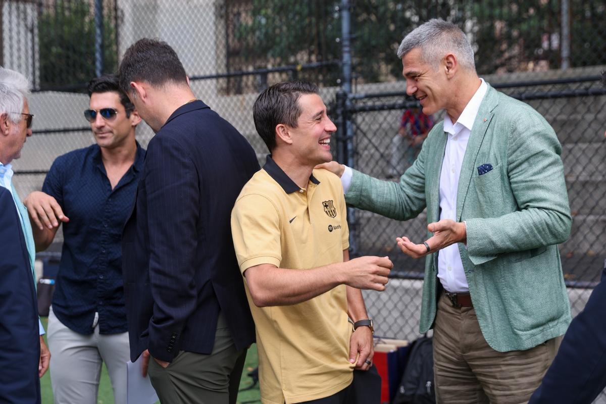 Bojan departe con Enric Masip en el acto oficial de este domingo