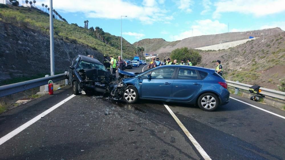 Accidente de tráfico a la altura del túnel de Pedro Hidalgo