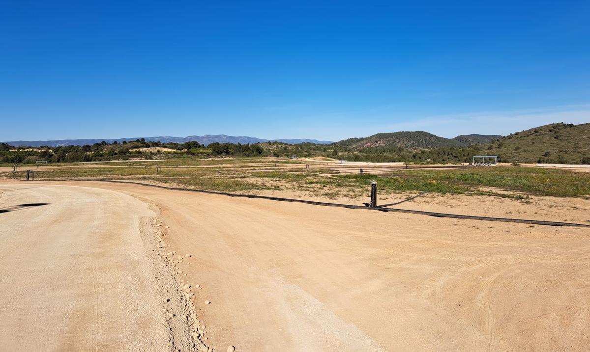 Trabajos de restauración y sellado del antiguo vertedero de Basseta Blanca, en Riba-roja de Túria.