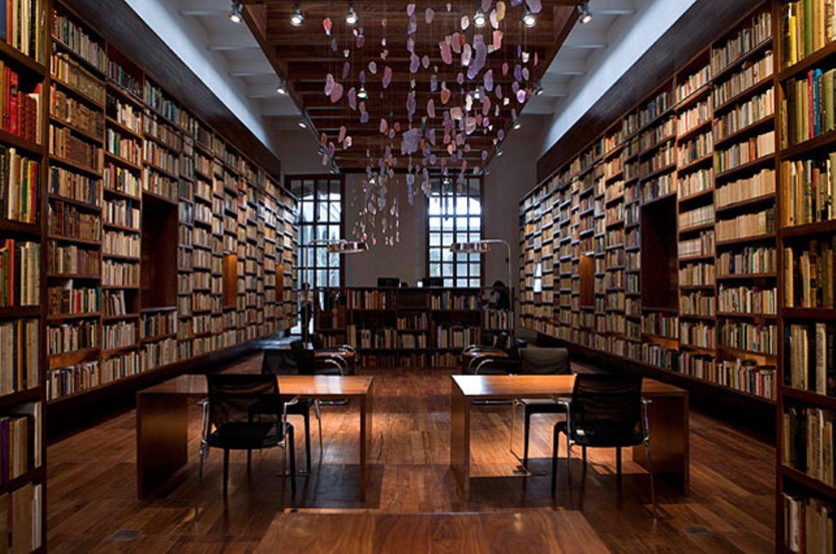 Llibres de la col·lecció personal de l’autor mexicà Jaime García Terrés a les prestatgeries de la recentment renovada i famosa biblioteca ’Ciudad de los Llibros’, que inclou col·leccions personals d’autors i poetes, a Ciutat de Mèxic. Llibres de la col·lecció personal de l’autor mexicà Jaime García Terrés a les prestatgeries de la recentment renovada i famosa biblioteca ’Ciudad de los Llibros’, que inclou col·leccions personals d’autors i poetes, a Ciutat de Mèxic.