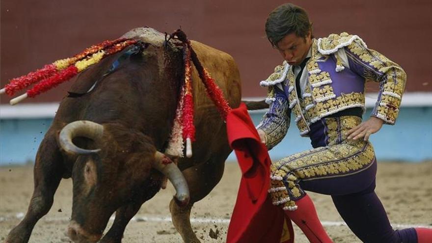 Apoteosis de El Juli y bronca a Morante