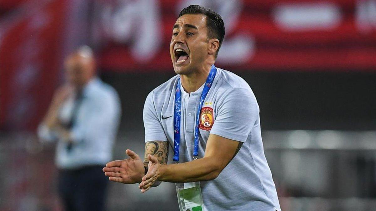 Cannavaro dirigiendo en la Superliga china