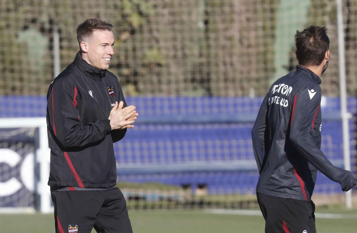 Último entrenamiento del Levante antes de viajar a Melilla