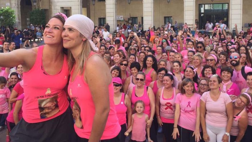 Zumba como reivindicación contra el cáncer del mama en Alicante
