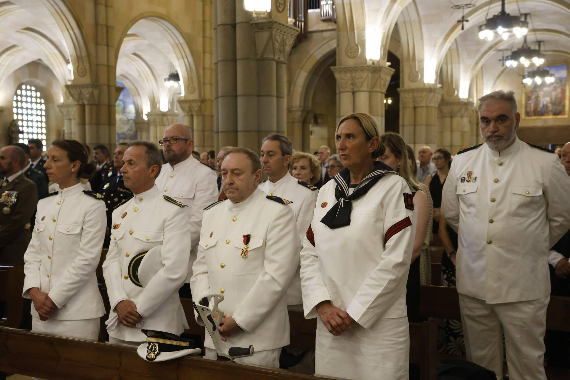 La misa con la Armada y la ofrenda floral del Carmen en Gijón, en imágenes