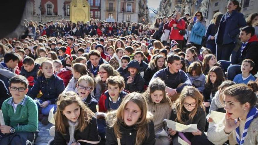 La plaza de España vive una Nochebuena festiva y solidaria