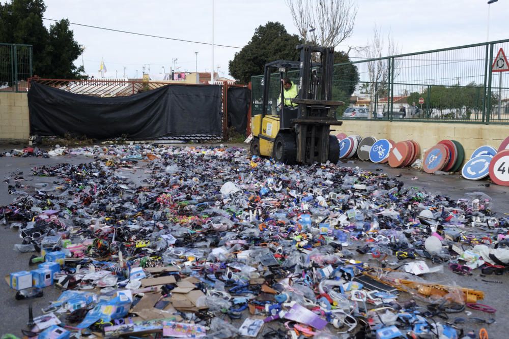 El Ayuntamiento de Torrevieja ha destruido más de 20.000 objetos falsificados