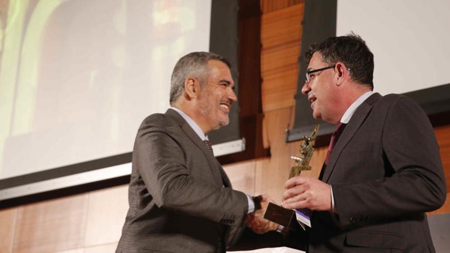 El presidente de Baleària recibe el premio Forinvest por su trayectoria