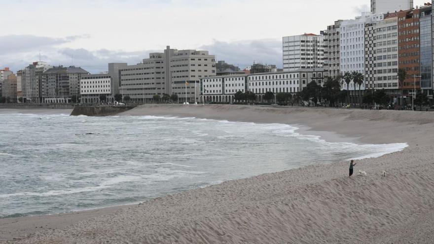 La playa coruñesa de Riazor un día de invierno.