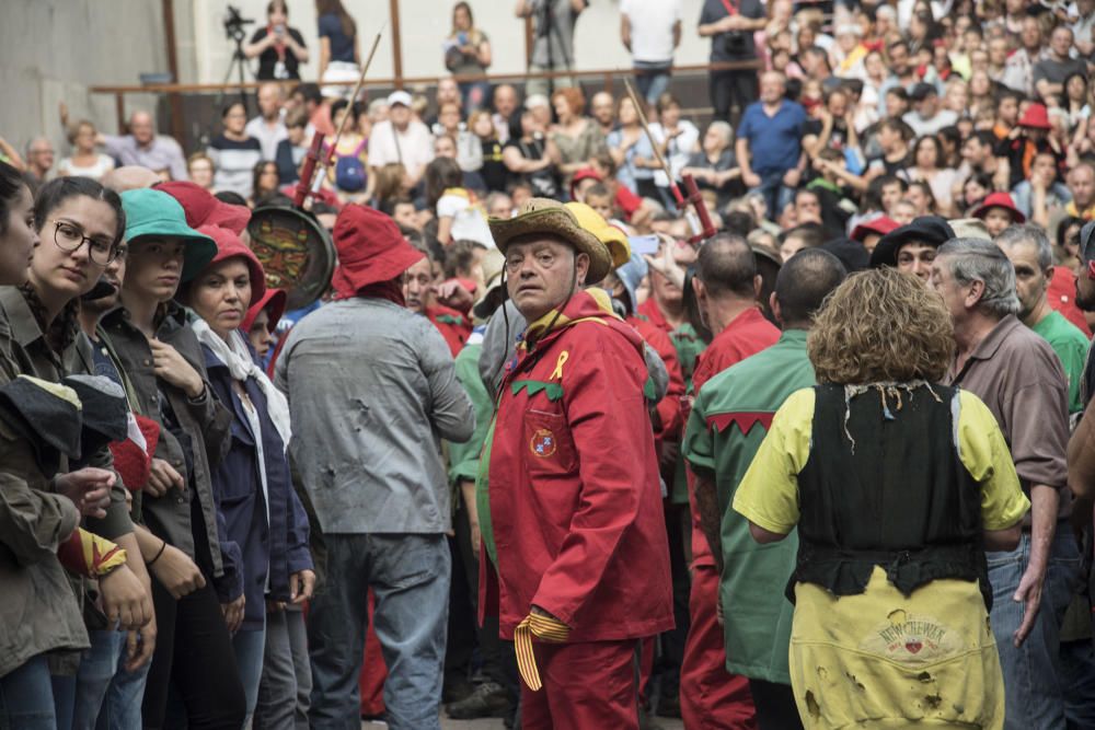 Berga estrena la Patum 2019 amb un passacarrers atapeït i calorós