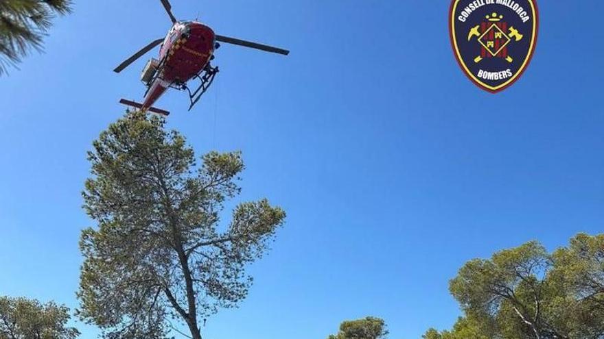Los Bombers rescatan a una excursionista herida en Peguera