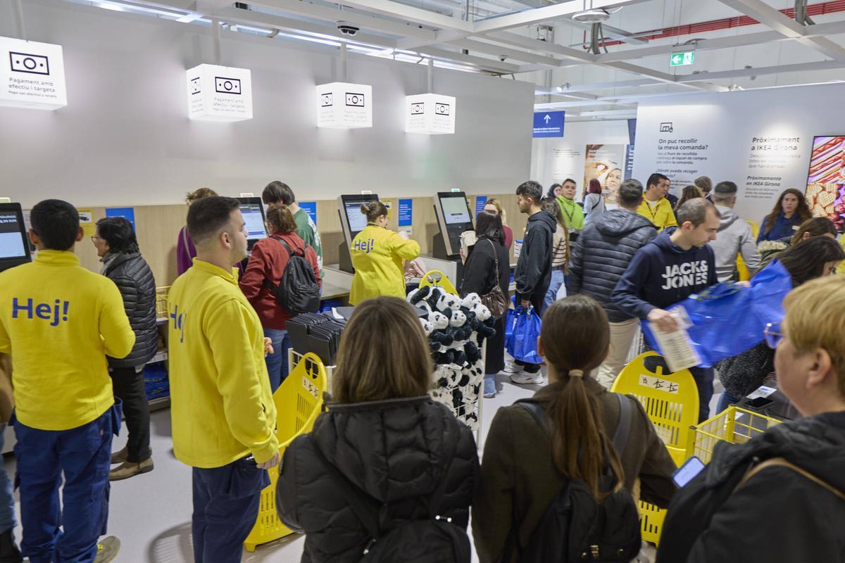 Les fotos de la inauguració de l'IKEA de Girona