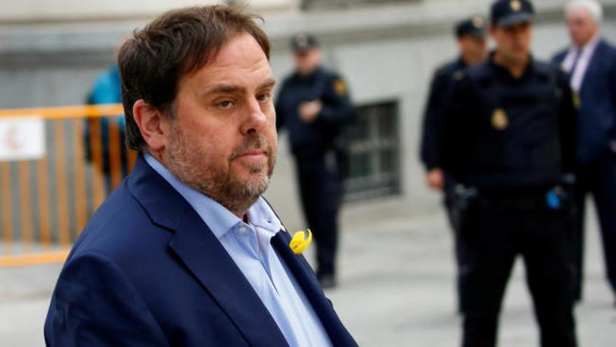 Prisiones abre expediente a Junqueras por llamar a una radio desde la cárcel