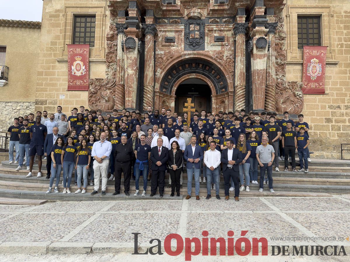 El UCAM de baloncesto peregrina a Caravaca de la Cruz en su Año Jubilar