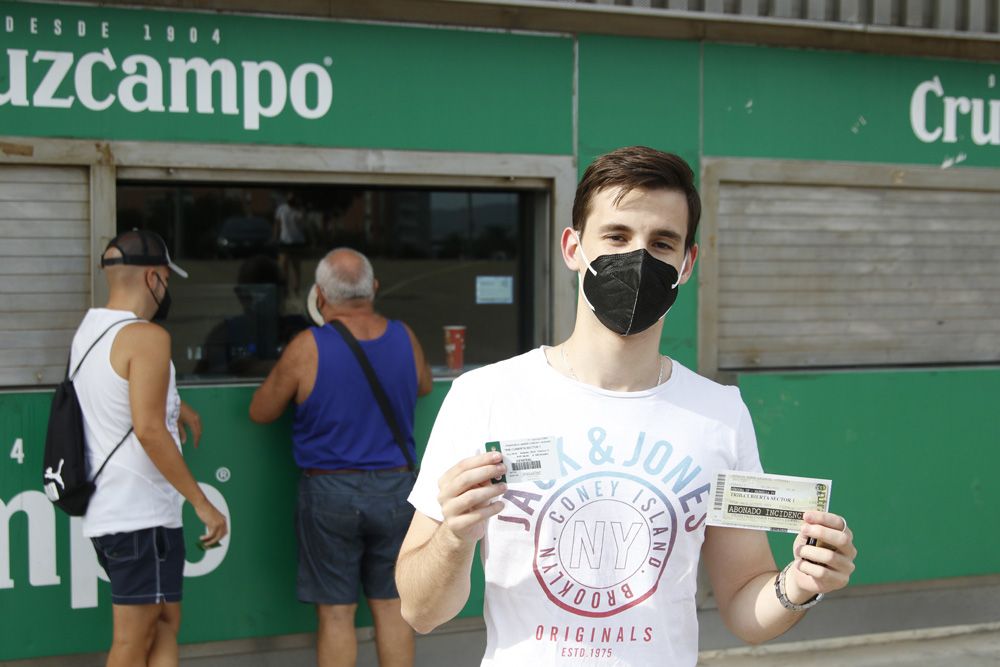 Grandes colas en el Arcángel por una entrada para el amistoso contra el Marbella