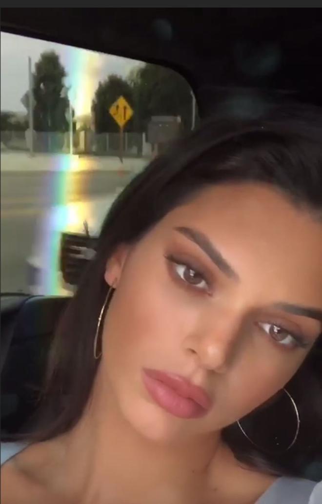 Kendall Jenner enseñando labios