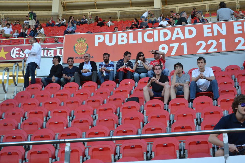 Afición del Mallorca antes del partido