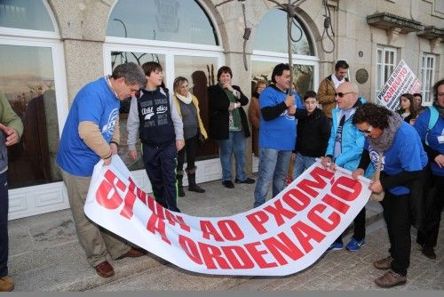 O Grove se echa a la calle contra el PXOM