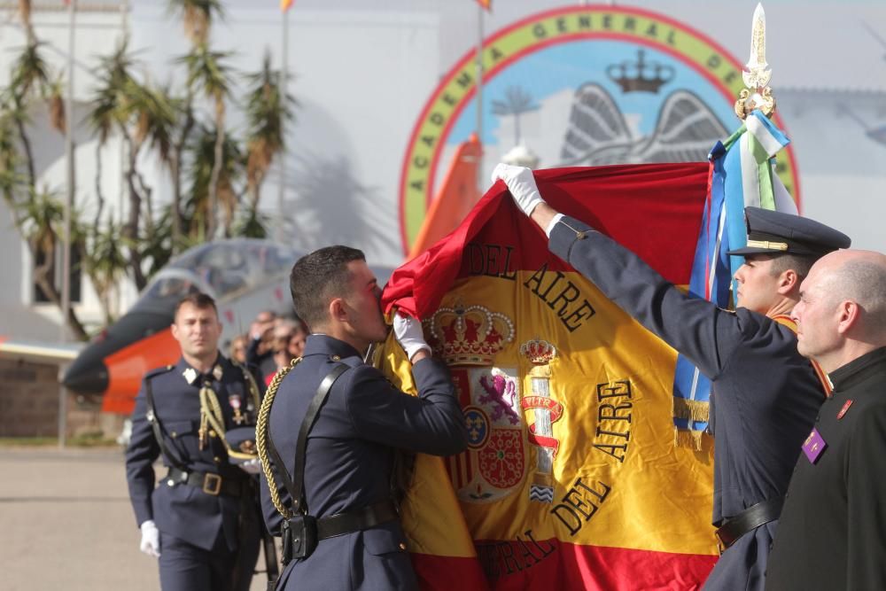 Jura de bandera de nuevos alumnos en la Academia General del Aire