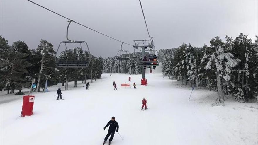 Las estaciones de esquí viven el primer fin de semana concurrido
