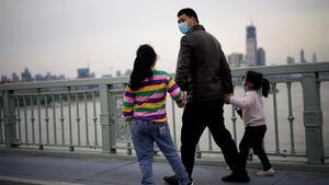 zentauroepp52955488 people wearing face masks walk on a bridge in wuhan  hubei p200328161750