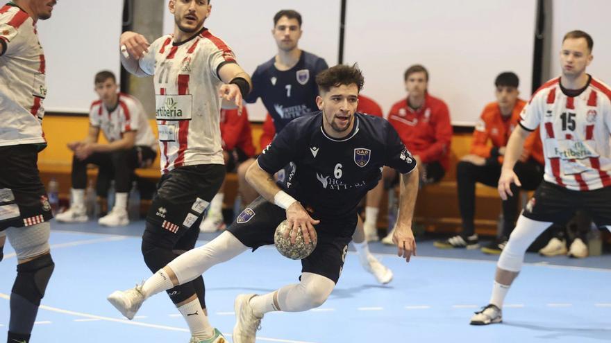 Alberto Roldán vuela para conseguir uno de sus tantos de anoche. |  Iago López