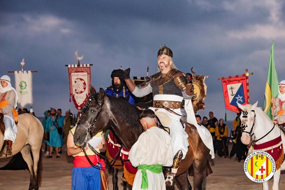 Oliva vive con la máxima pasión las fiestas de Moros i Cristians 2026: Vecinos y turistas disfrutan de la espectacularidad de los actos