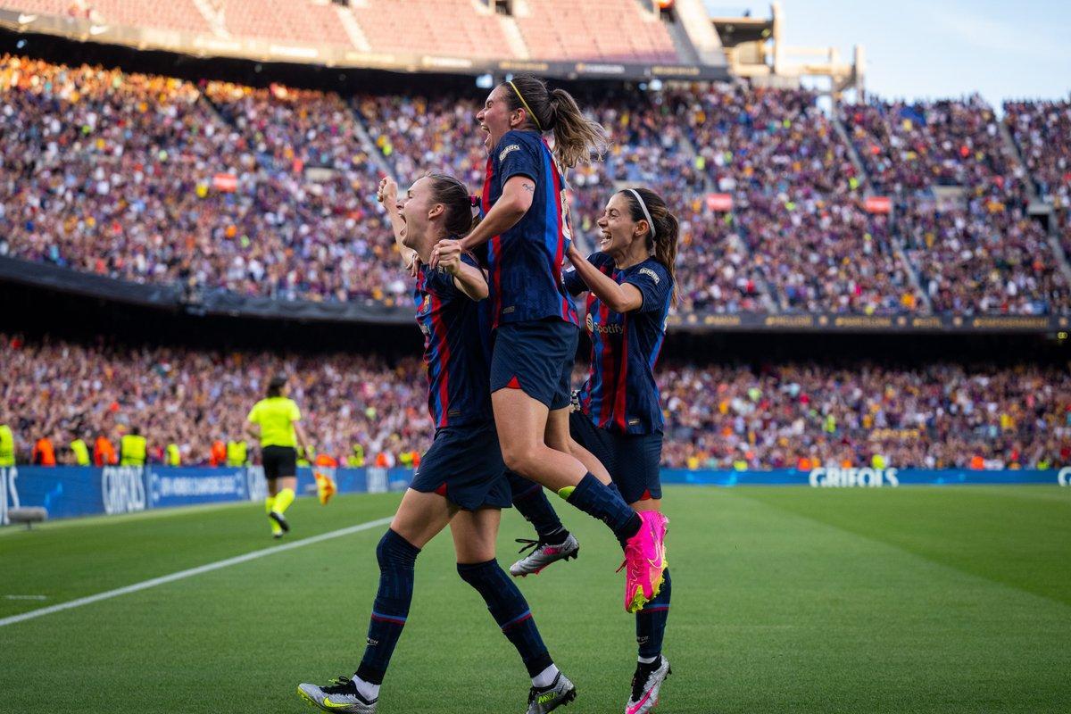 Mariona, Graham Hansen y Aitana celebrando un gol en Montjuic contra el Real Madrid