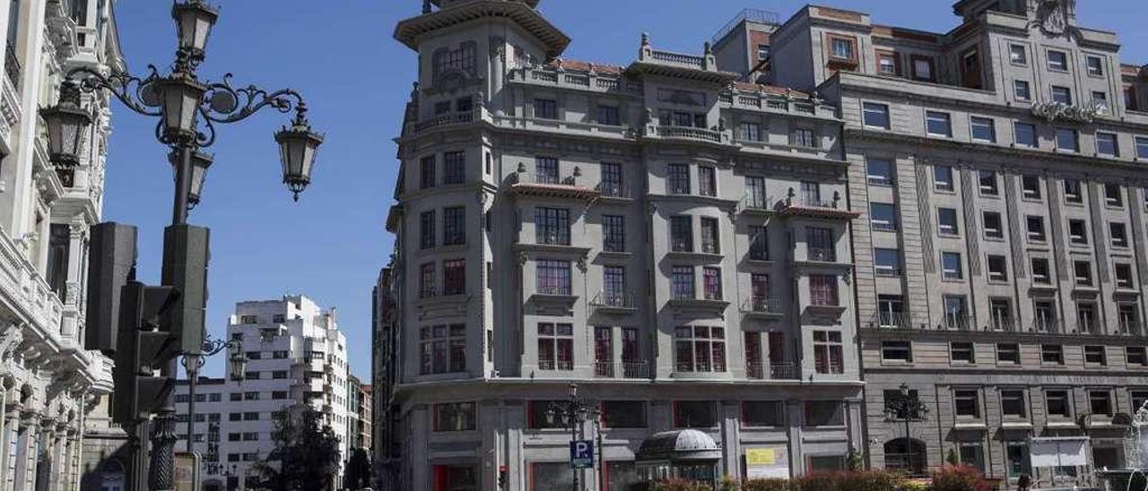 El edificio de la Seguridad Social de la plaza de la Escandalera.