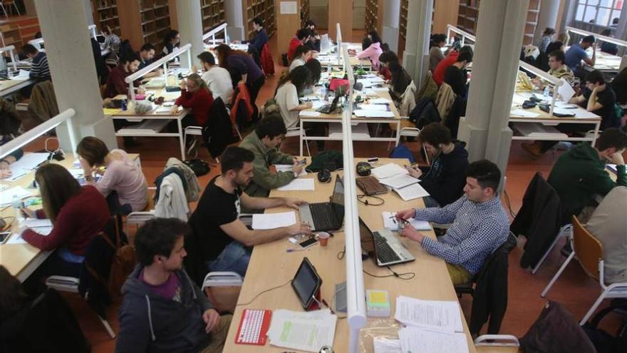 La Universidad triplica las plazas de biblioteca en los exámenes