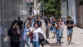 Empieza el curso para más de 111.000 estudiantes catalanes de bachillerato con la incertidumbre de la nueva selectividad