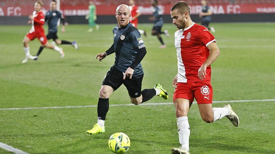 Enric Franquesa, en acció durant el Girona-Rayo Vallecano d&#039;aquesta temporada.