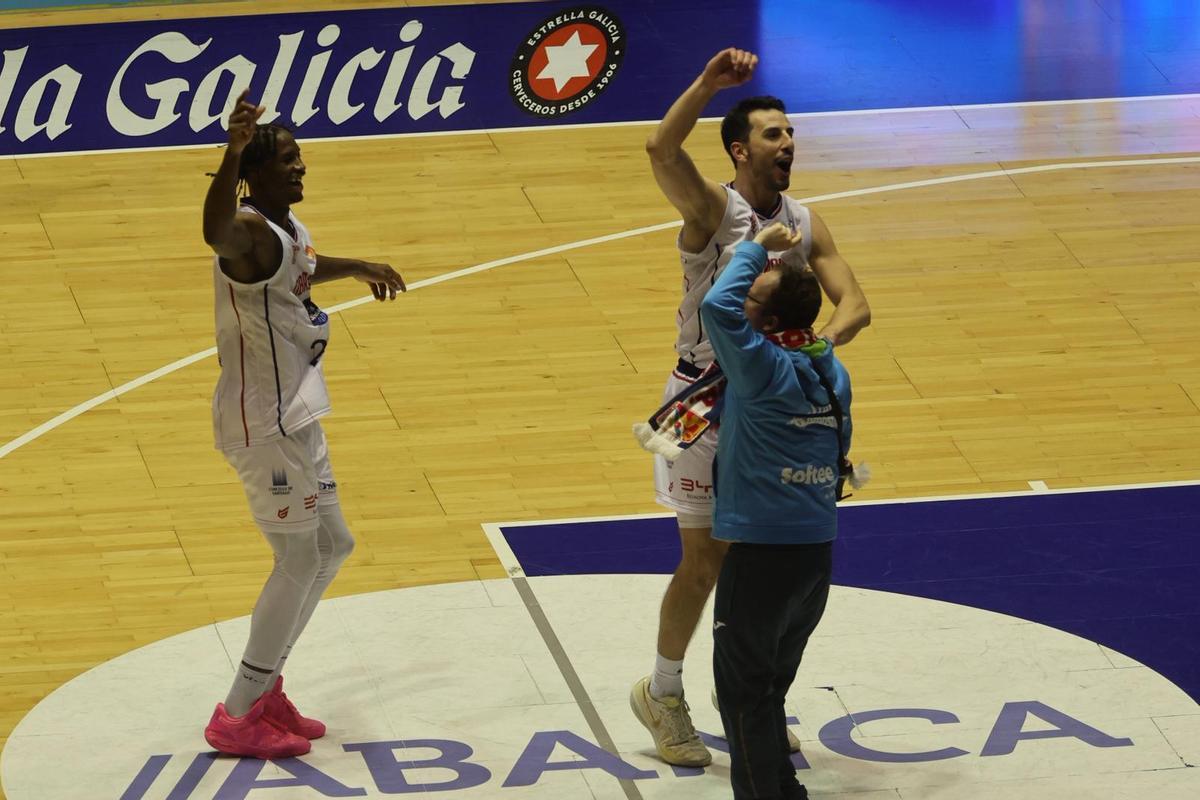 El Obradoiro asciende y convierte Sar en una fiesta de ACB