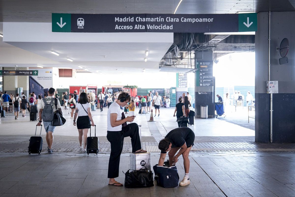 El servicio de trenes hacia Galicia ha quedado interrumpido hasta nuevo aviso.