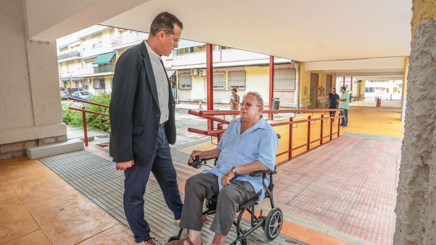 Elda mejora la accesibilidad en el barrio San Francisco de Sales con la renovación de la pasarela de la calle Méjico