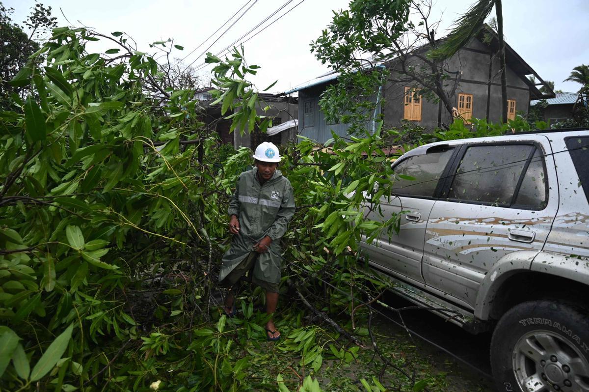 El ciclón Mocha arrasa las costas de Bangladés