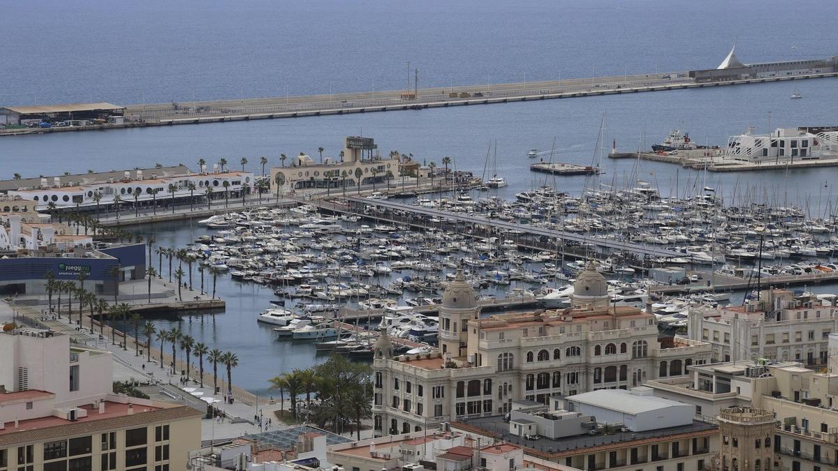 Vista general del Puerto de Alicante en una imagen de archivo.