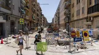 Los comercios de la Malva-rosa, con el agua al cuello por las obras del barrio