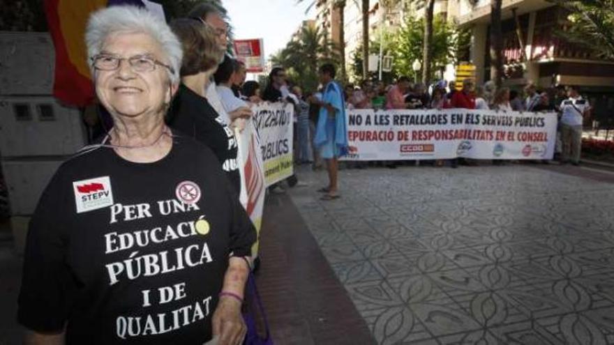 Protesta contra el despido de docentes interinos