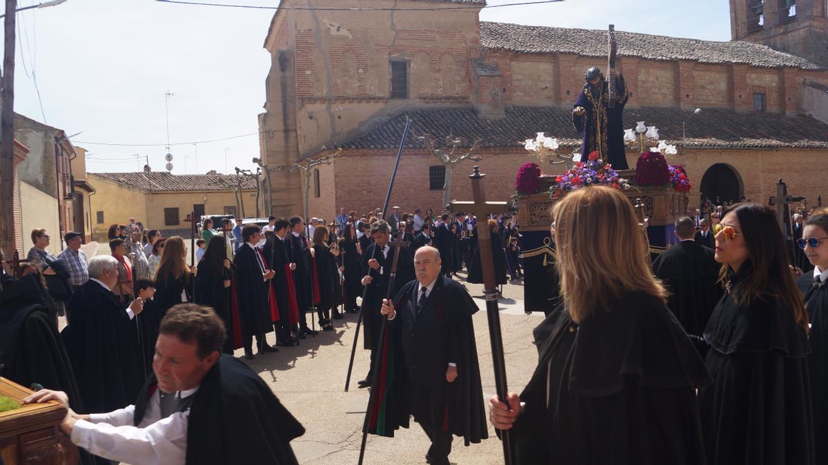 El Nazareno de Villalpando sale de la iglesia de San Pedro en la mañana del Jueves Santo de 2017.