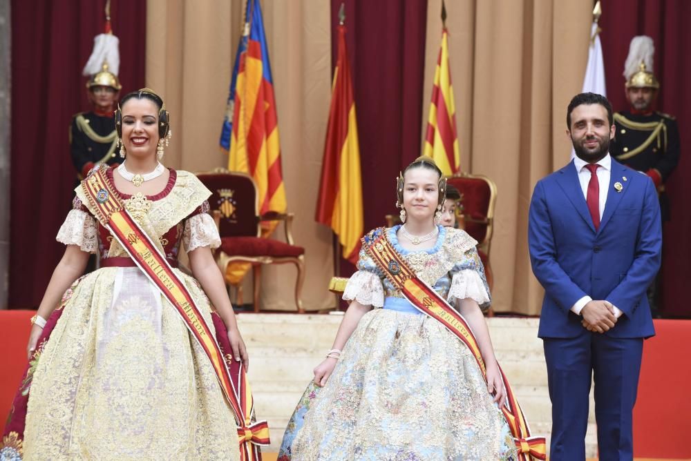 Exaltación de las Falleras Mayores de El Camp de Morvedre Sandra y Aitana.