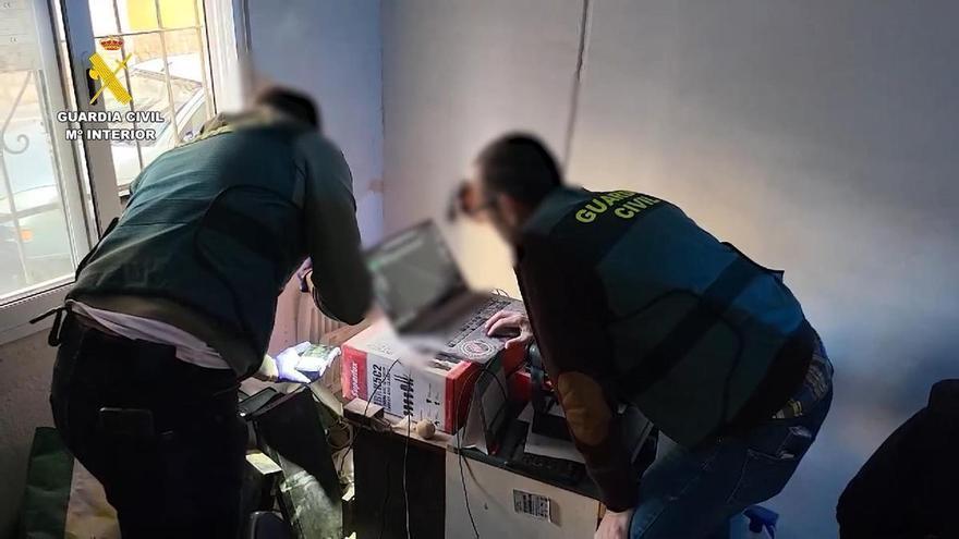 Detenido en Alicante un ciberdepredador sexual con más de 200 dispositivos de almacenamiento de imágenes pedófilas
