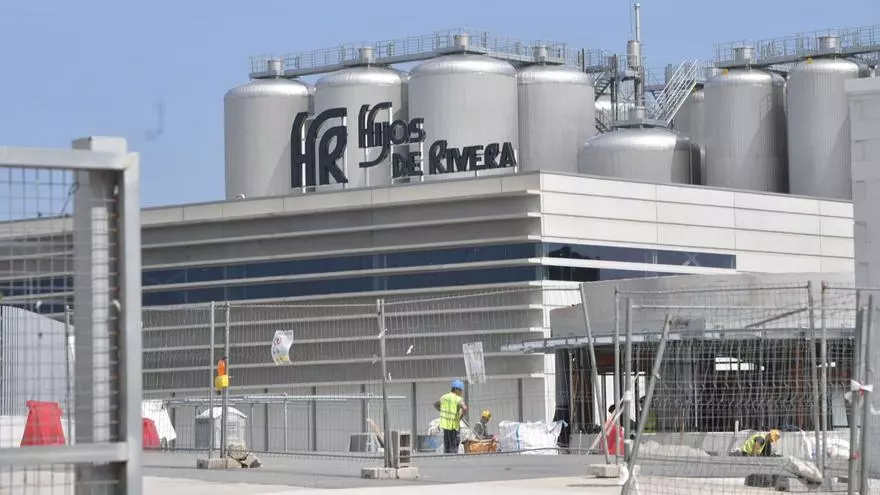 La nueva planta de Estrella Galicia, lista para llegar a ‘tirar’ 10 millones de cañas al día