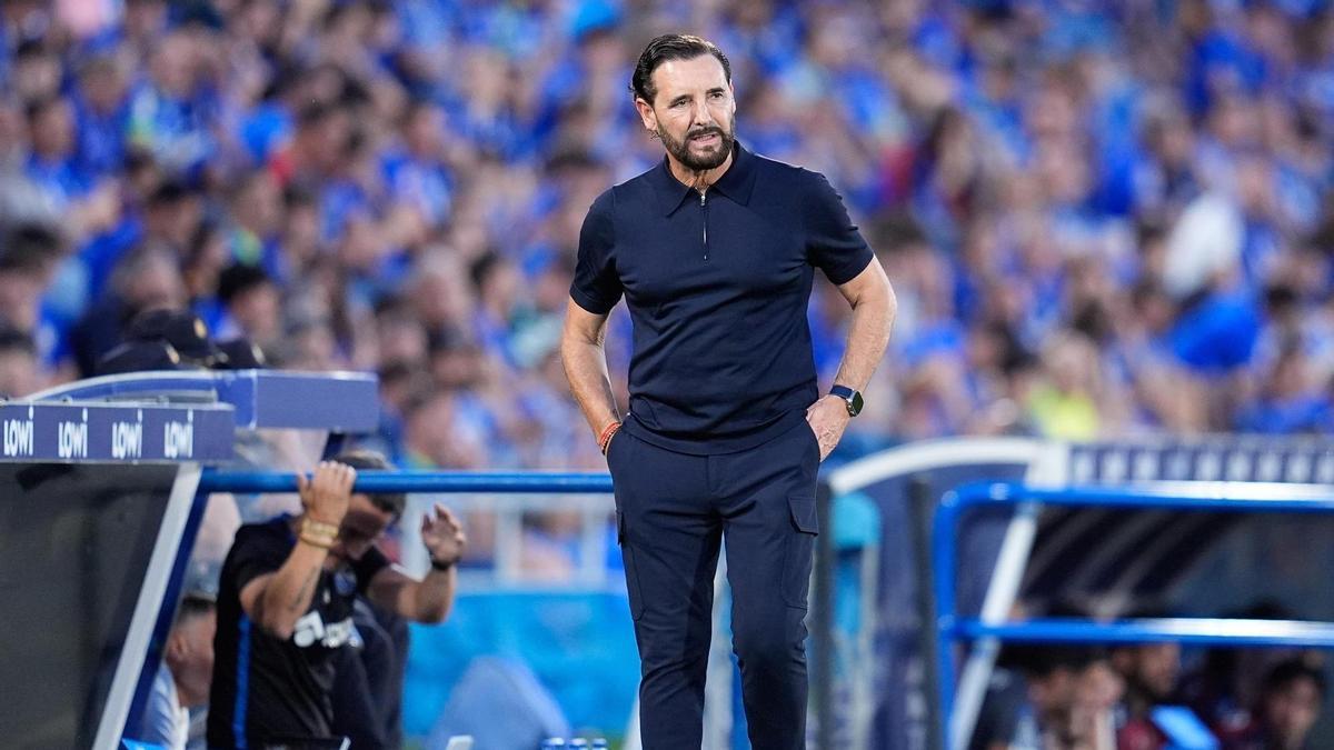 Archivo - El entrenador del Getafe CF, José Bordalás, ante CA Osasuna en el Coliseum.