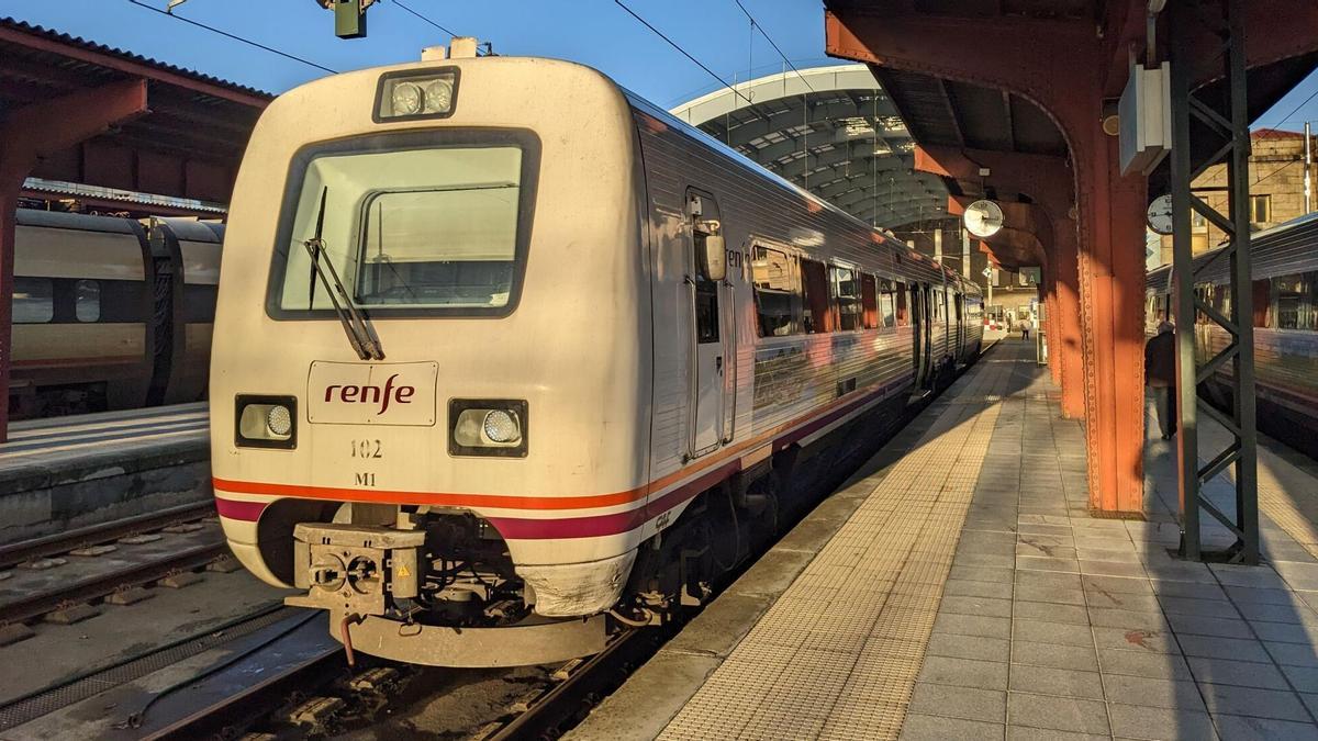 Un tren en la estación de A Coruña.