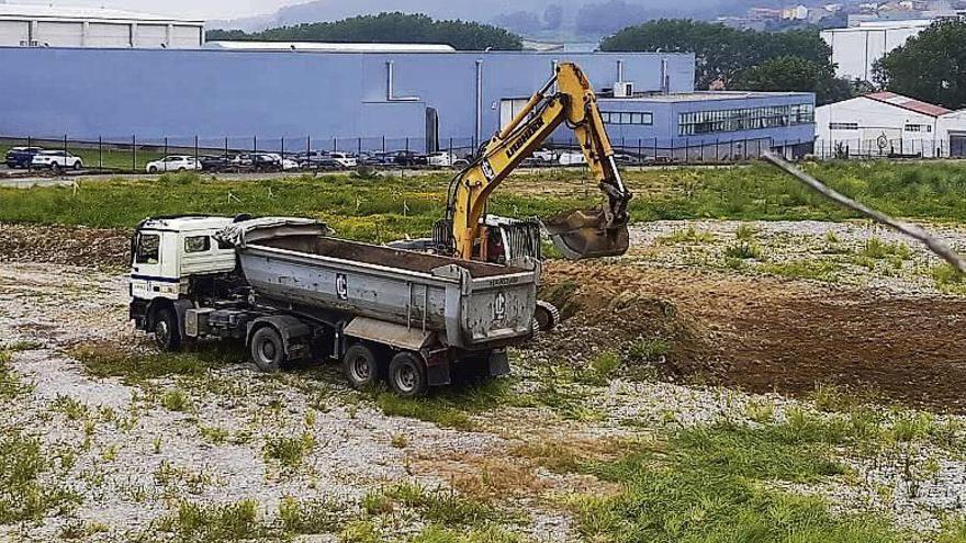 Comienzo de las obras del antiguo solar de la Schweppes, en Sabón. l. o.