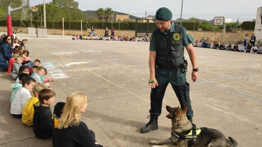 Guardia Civil en las aulas de Ibiza y Formentera para fomentar la convivencia