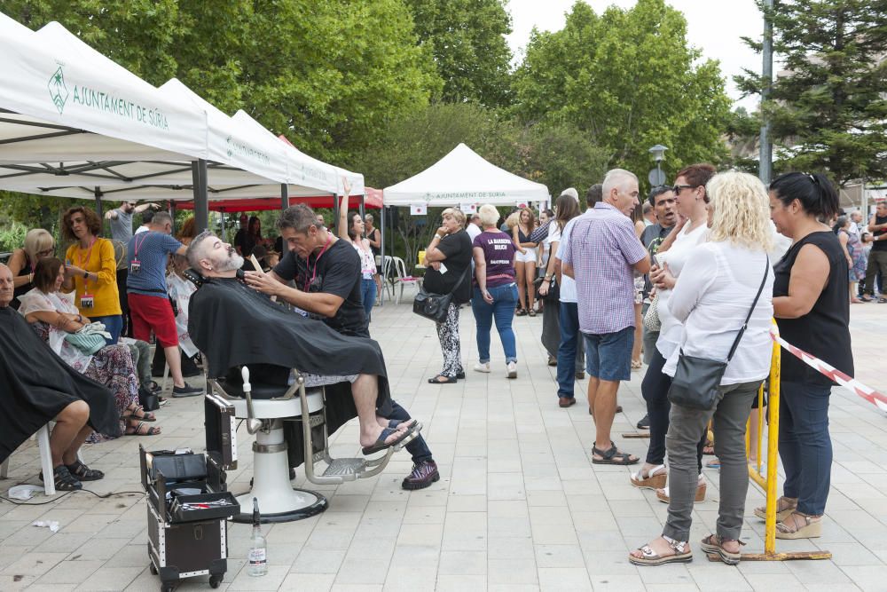 Sessió de perruqueria solidària a Súria