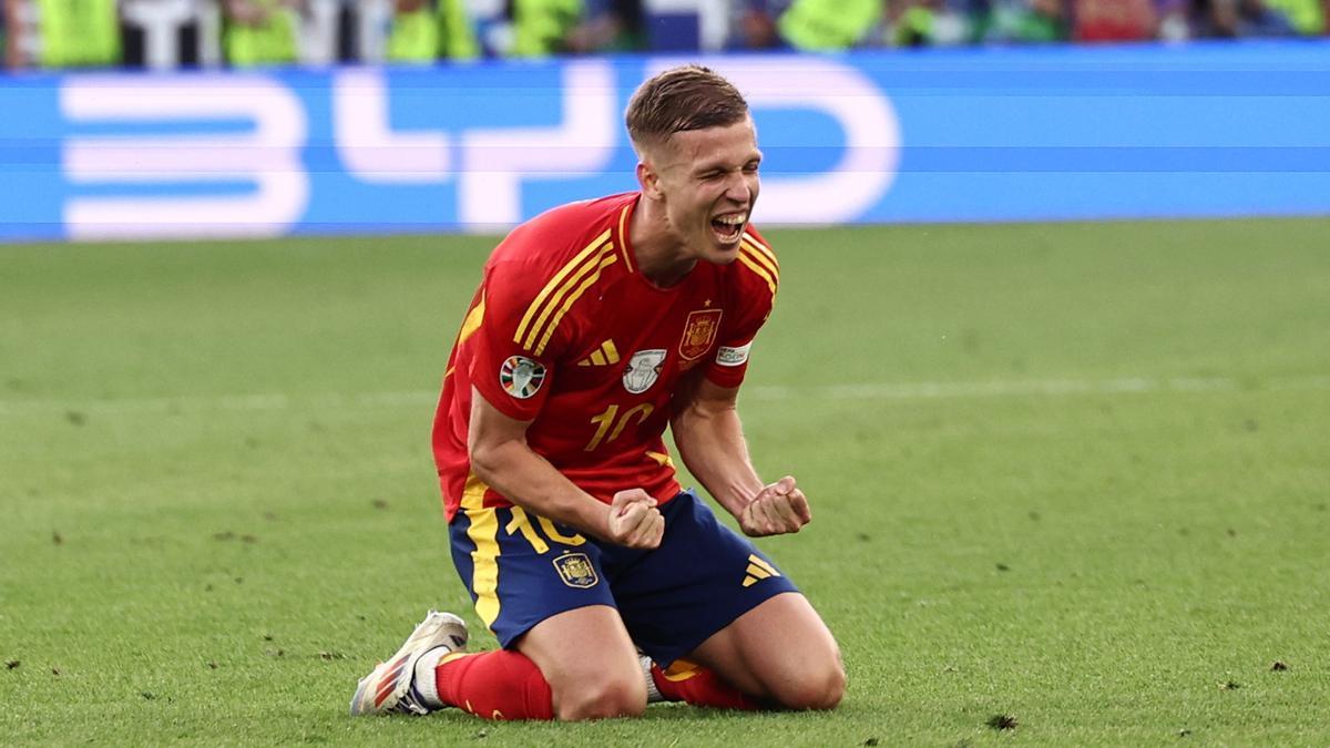 Dani Olmo celebra el primer gol de España ante Alemania en la Eurocopa