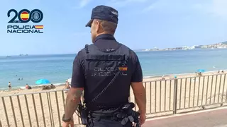 Beim Beklauen von Urlaubern erwischt: Nationalpolizei nimmt elf Diebe an der Playa de Palma fest